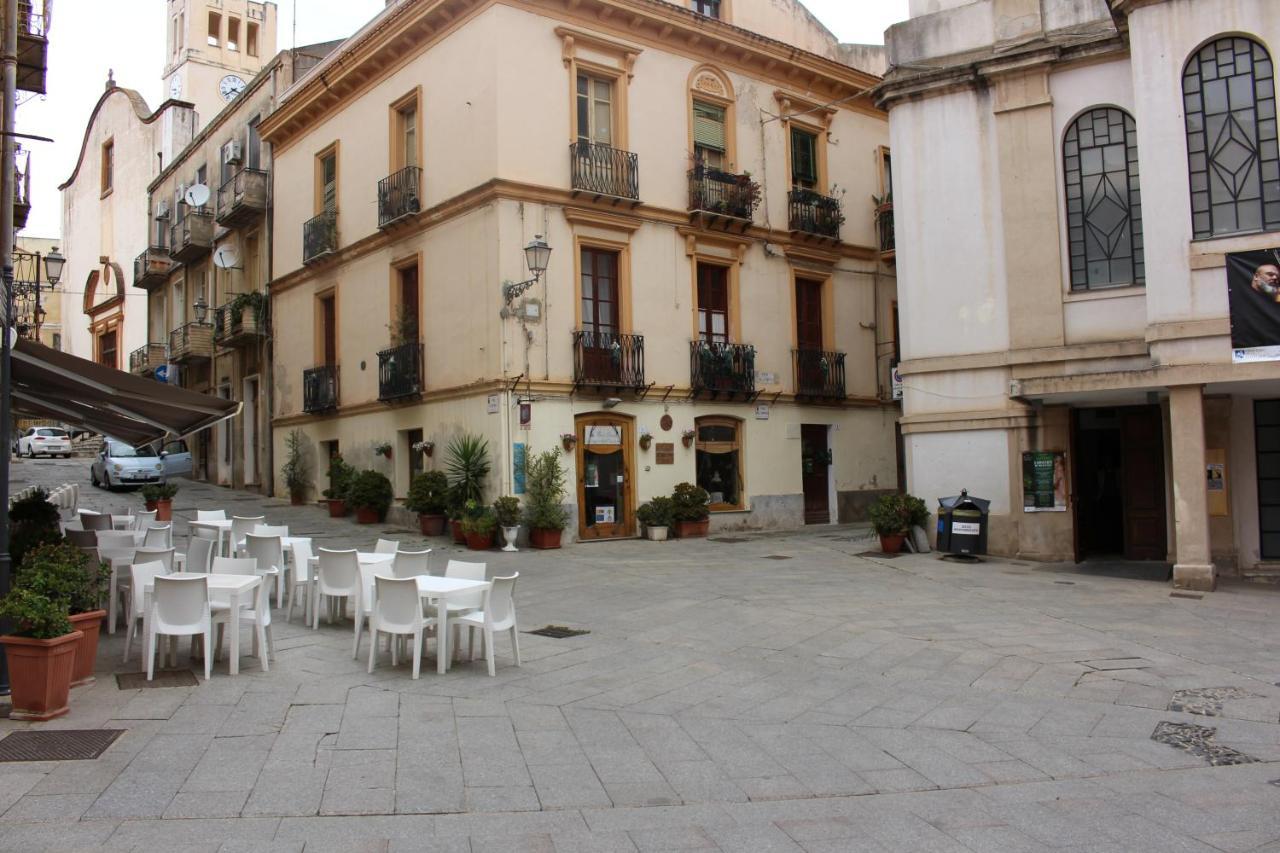 Via Cavour 19, Appartamento Del Conte Iglesias Exterior foto